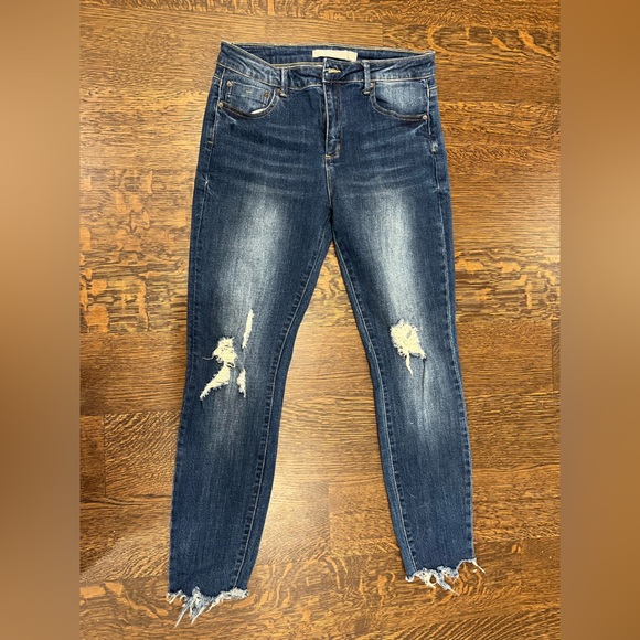 Ripped skinny jeans - Tractr Brand - size 27 / size 4 - barely worn - Picture 3 of 8